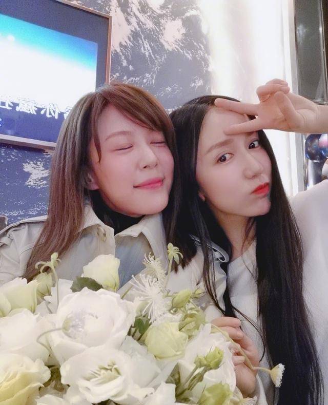 娄艺潇晒照为李金铭庆生,吕子乔现身祝福,不过乔嘉党已经满足了_爱情