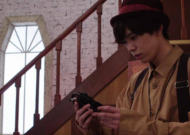 假面骑士saber第2话解读憨憨二骑科普世界观教主骑剑法_怪人_伦太郎