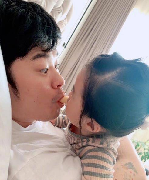 继唐艺昕承认怀孕后,陈赫又传来了好消息,网友态度却截然不同?