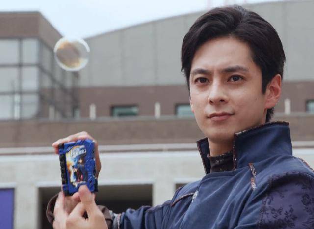 假面骑士saber第2话解读憨憨二骑科普世界观教主骑剑法_怪人_伦太郎