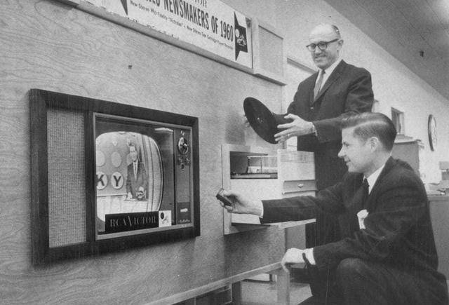 【图8】在1950年,美国zenithradio公司研发出了第一款电视遥控器,当时