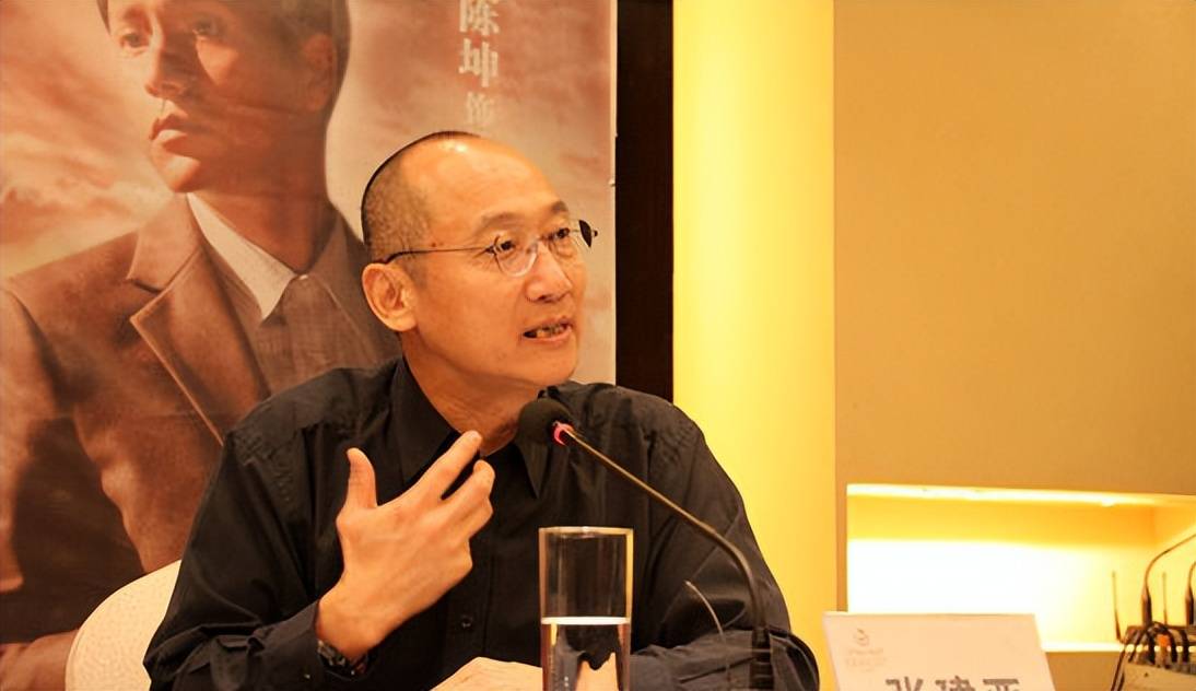 著名导演张建亚:与女星张瑜离婚后,现在人生状况怎样?