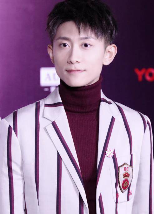 张一山拒绝与张俪搭戏,自嘲硬件条件不足,身坎高是过不去的