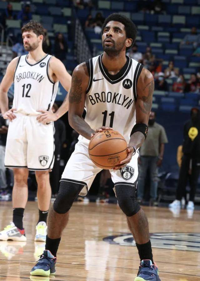 欧文这球打也太像科比了吧!太帅了,这个转身_比赛_防守_单打