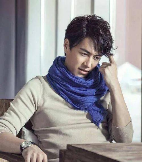 靳东17岁踏足演艺圈,40岁才走红,竟是娱乐圈最厉害的投资人_李佳_角色