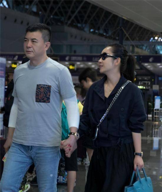 秦海璐王新军罕见合体,贴耳秀恩爱,撒狗粮惹人羡!_邓超_孙俪_明星