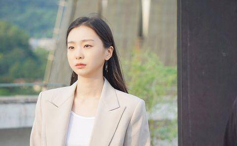 和金多美一起合作《魔女》的前辈朴熙顺曾大力称赞她的百变演技,朴熙