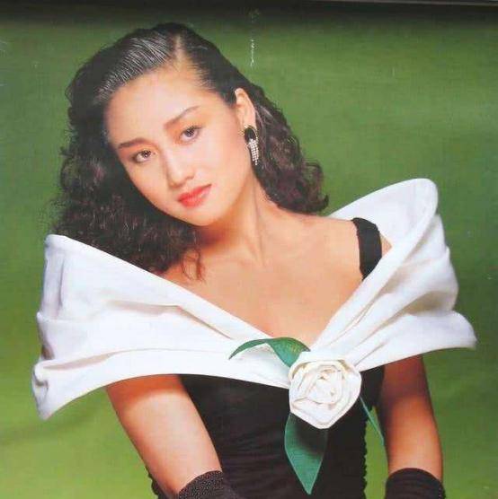 "最像李连杰的女儿"李苔蜜:2岁成留守儿童,今32岁依旧未婚?