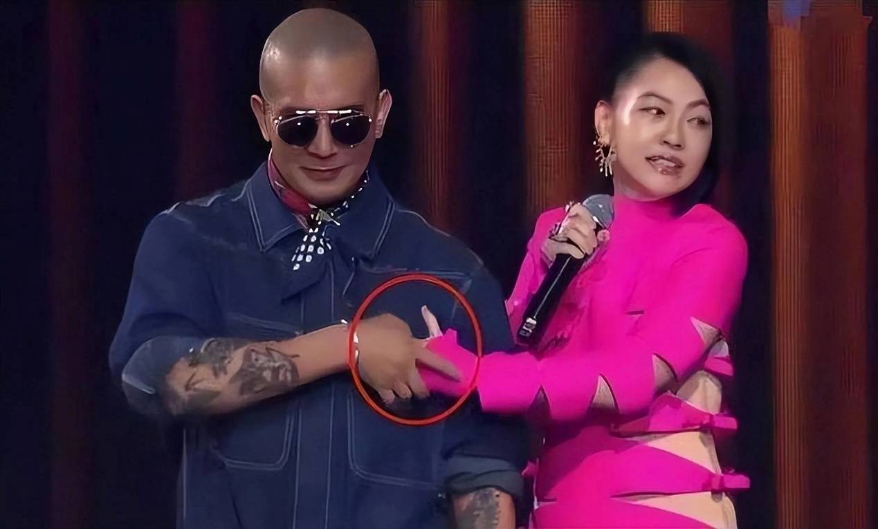 蔡妍曝光大s的丈夫只对她的pp感兴趣?我们不是真的恋人!