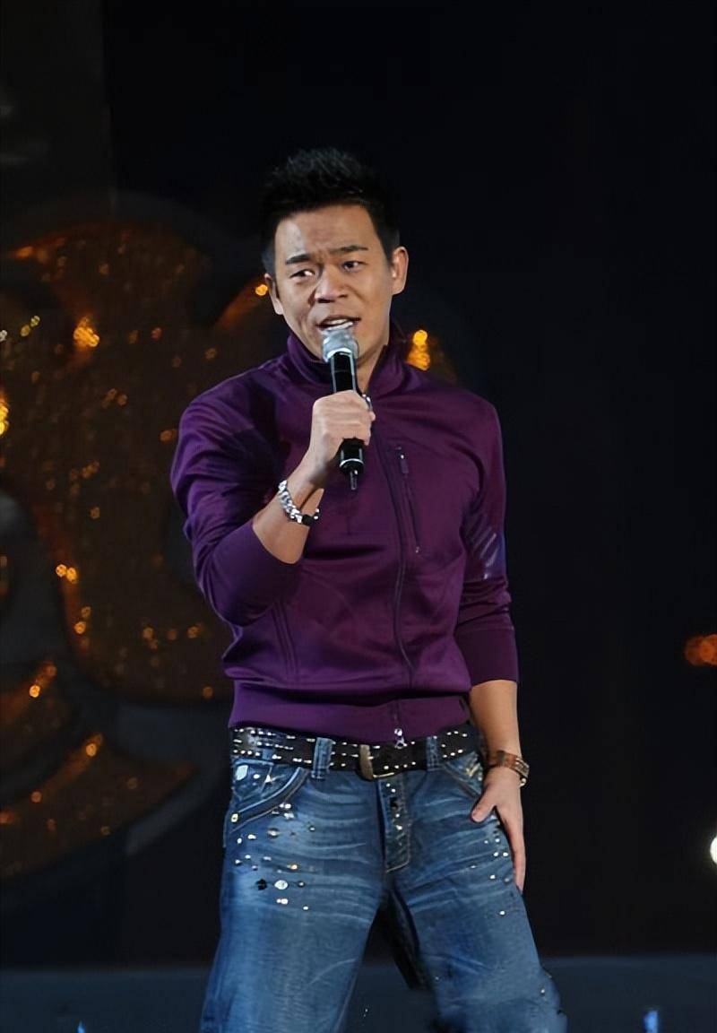 主次分明,时尚感十足不知道大家有没有发现,孙浩有那么一瞬间像王宝强