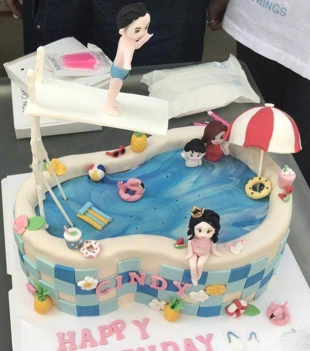 森碟十岁生日干爹大左晒合照送祝福,父女同框比剪刀手男帅女美!