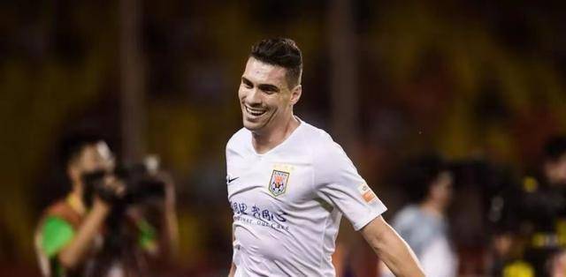 胜上港让莫嫂给莫伊塞斯准备了庆祝礼物,即惊喜又甜蜜_球员_德斯_花瓣