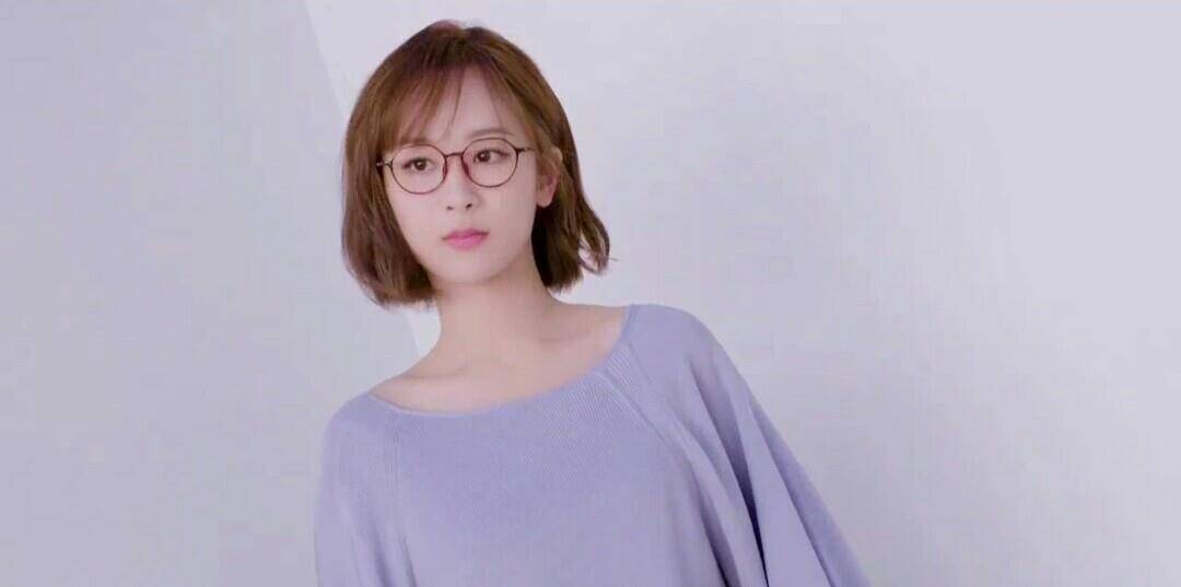 就这样,杨紫对演员这个职业充满了向往,并且把小燕子的饰演者赵薇当作