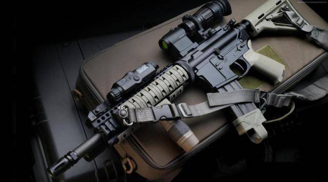 4把军中最受欢迎的枪械:第三把是海豹突击队标配,口碑特别好_时候