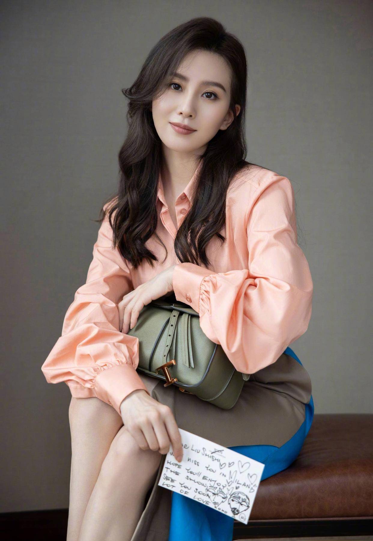 备受赞誉的刘诗诗:敬业谦逊,展现都市女性魅力_态度_风格_角色