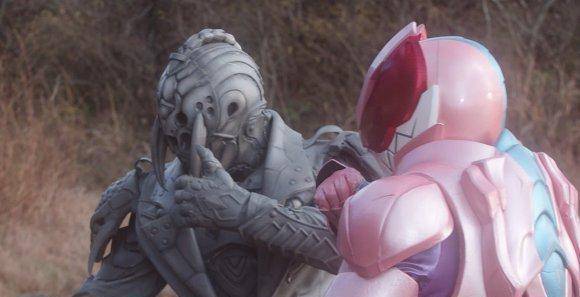 假面骑士:海棠化身成为奥菲以诺进行参战,a哥蓝色形态再次登场_怪人