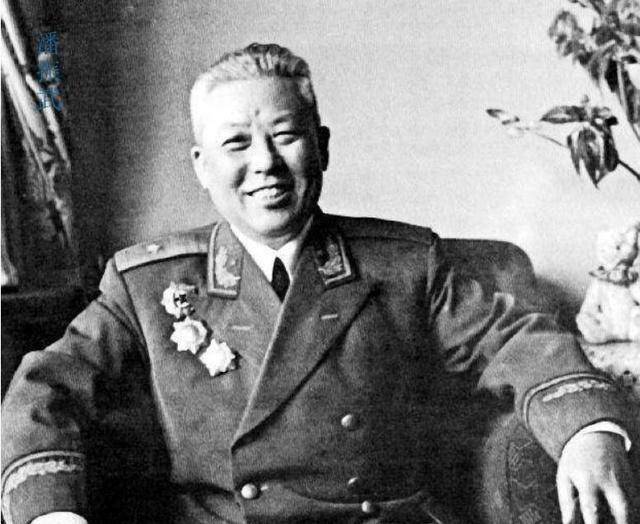 潘振武_团长_穿着