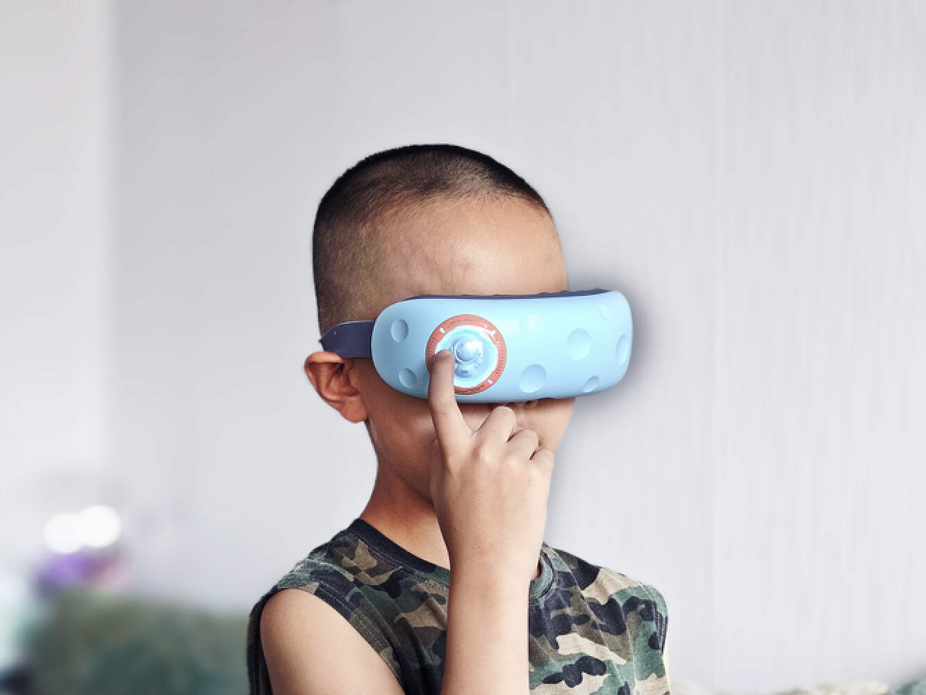 解锁新眼保健操，果实智能儿童眼部按摩器体验，光学训练科学护眼