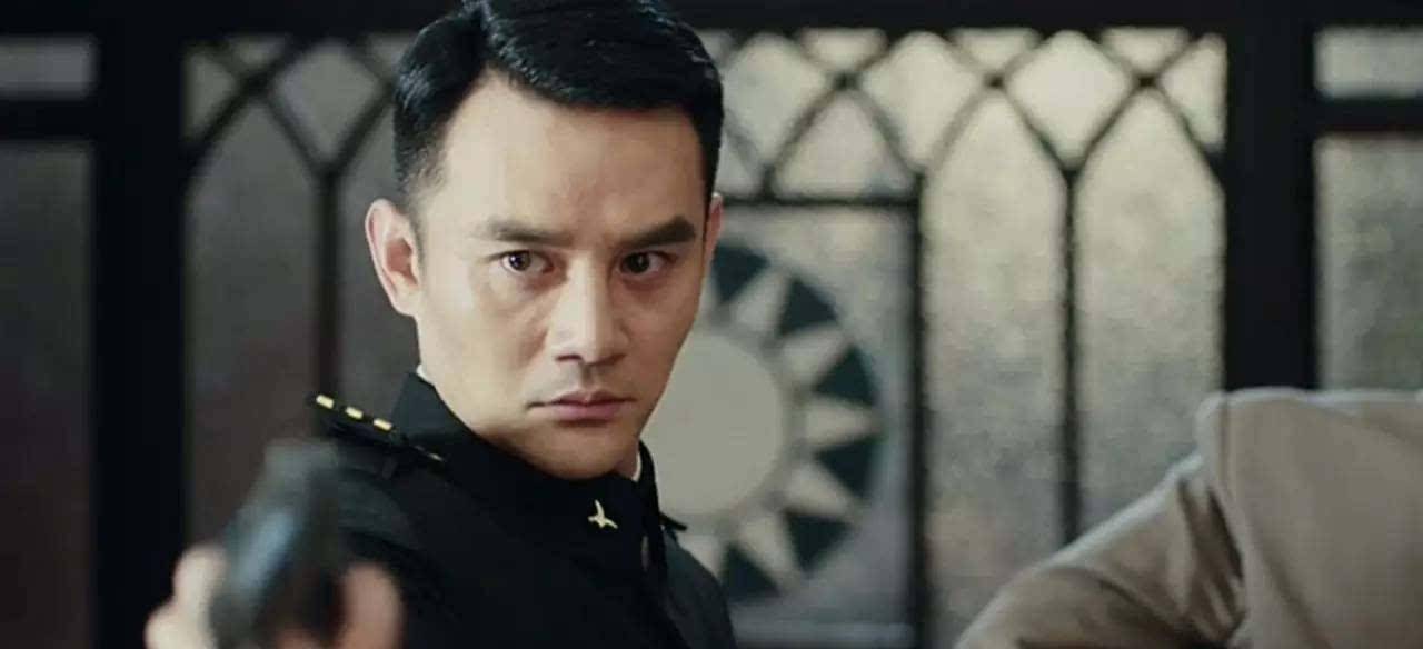 继张嘉译,王志文等人后,中生代男演员,谁能扛起电视剧热播大旗_靳东