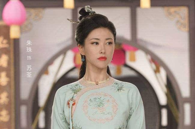 在《斗罗大陆》里饰演比比东,比比东是武魂殿首宗,拥有双生武魂