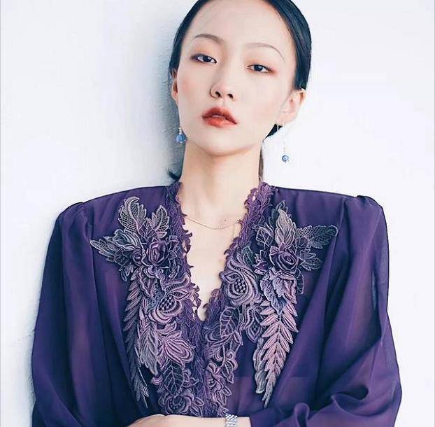 贝勒爷:坐拥4000万粉丝,隐藏身份被扒,真实的她不止会装疯卖傻_张小花