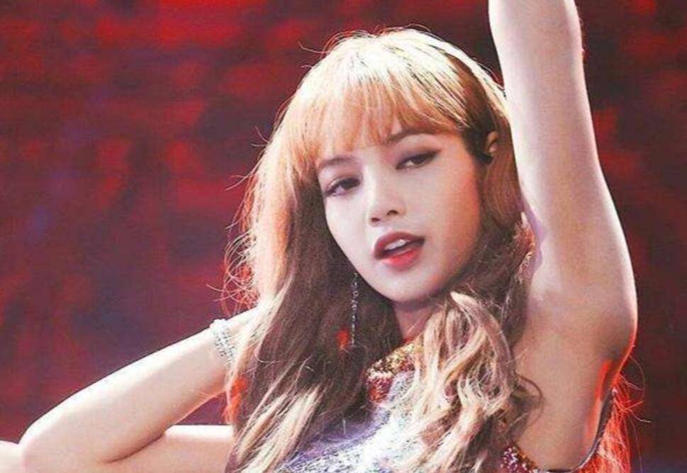 蔡徐坤都不算啥,lisa芭比才是真画风突变_舞台_明星_高冷