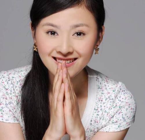 09年出演《山间铃响马帮来》的曹晓棠,10年出演《铁梨花》的柳凤儿