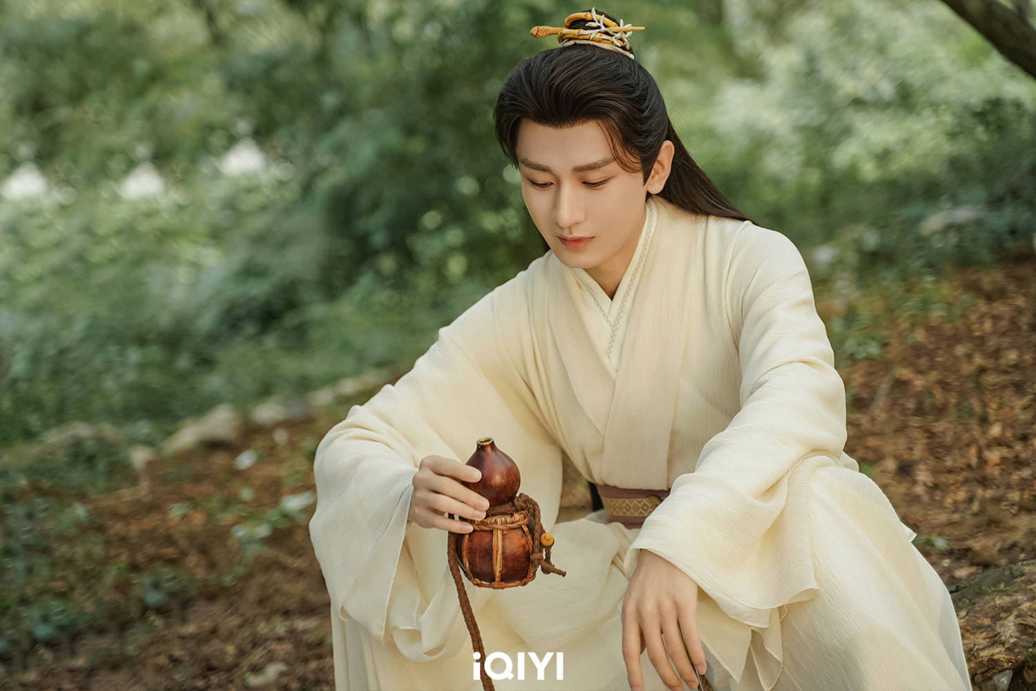 《莲花楼》武林霸主成毅重伤吐血观众心疼,曾舜晞诉真情却被丢路边