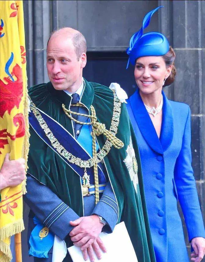 凯特王妃一袭皇家蓝,优雅高贵气质直逼戴安娜,梅根只能默默内伤_时尚