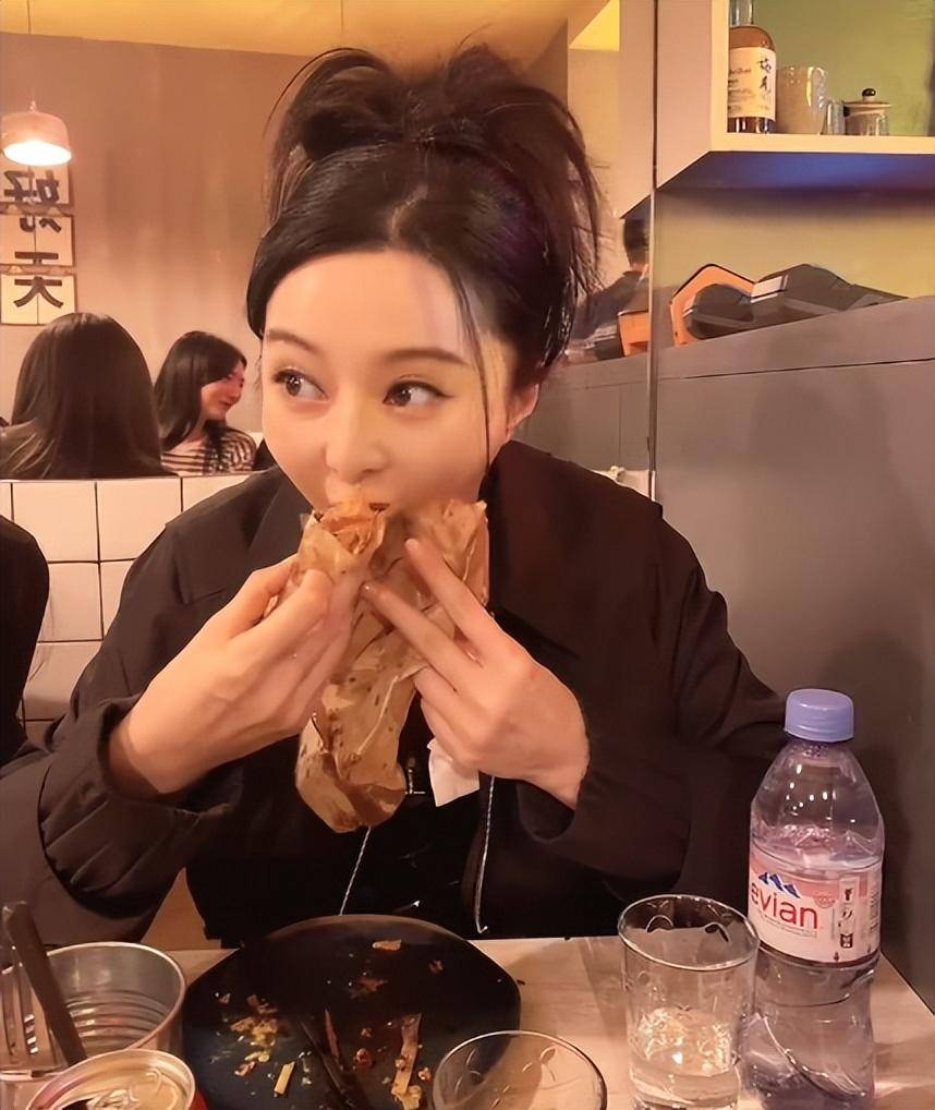 范冰冰在法国吃煎饼,离走前开心"犒劳"厨师_视频_友人_生活