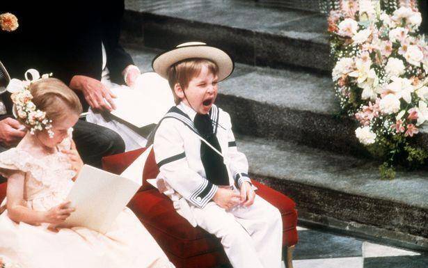 有8名小花童跟随他们走过红毯,其中包括威廉王子,彼得·菲利普斯,扎拉