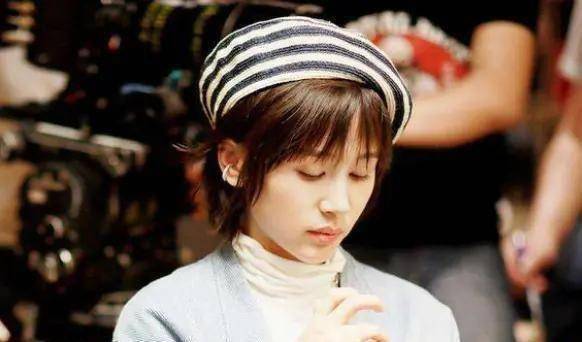 她与贾乃亮相恋6年,今31岁身价上亿,长相和身材不输李小璐_王子_事业