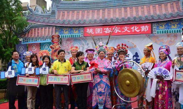 "外来客家人"文化强于原土著方面作推论),闽南人(包括广东的潮汕话系