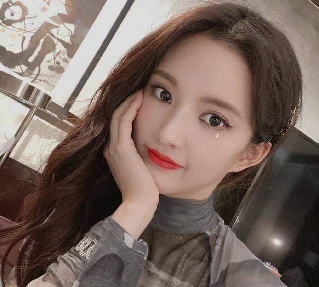 希林王艺瑾陈卓璇张艺凡表白郑乃馨,赵粤刘些宁无表示,原因可爱_nene