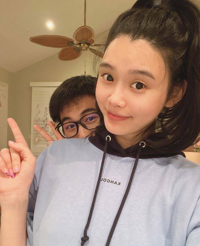 奚梦瑶官宣怀二胎,老公紧随其后并自嘲地位下降,父子同框很有爱_何猷