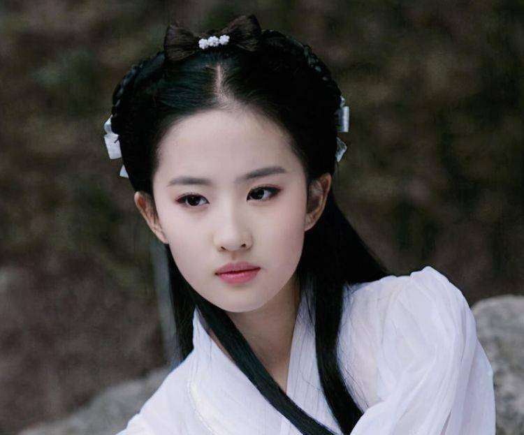 岁月没有带走刘亦菲的美,反而她的美一直伴随至今,从未褪色_王语嫣_赵