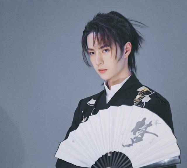 王一博新国风造型太可了,是不断努力的实力偶像_相声_表演_气质