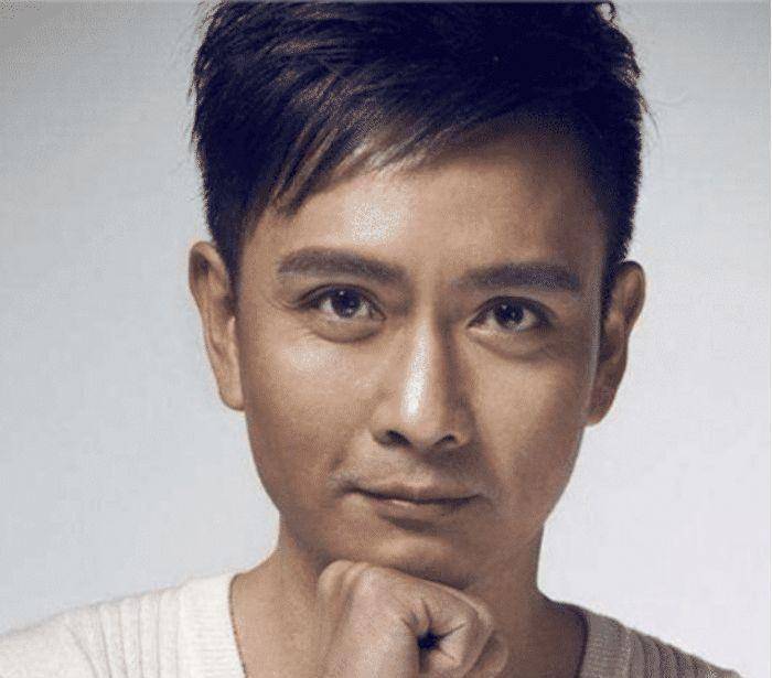 胡歌都要尊称他一声"师父",因救人毁容今无戏可拍_经典_谢君豪_角色