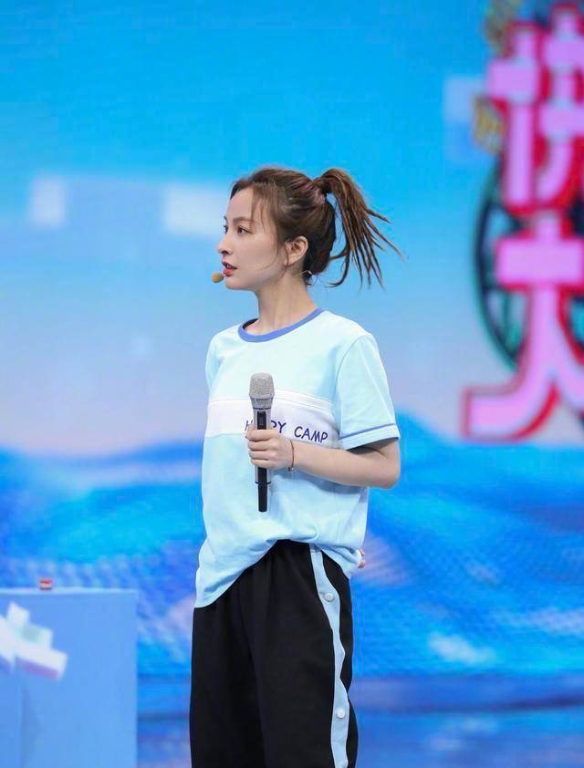吴昕穿得更时尚了!