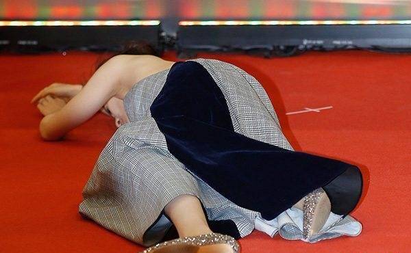 网红扑倒薛之谦,女星直接晕倒_活动_妹子_网友