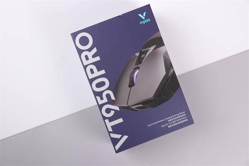 深蓝色的包装盒封面有这款鼠标的外观图和型号外,还有雷柏的logo和