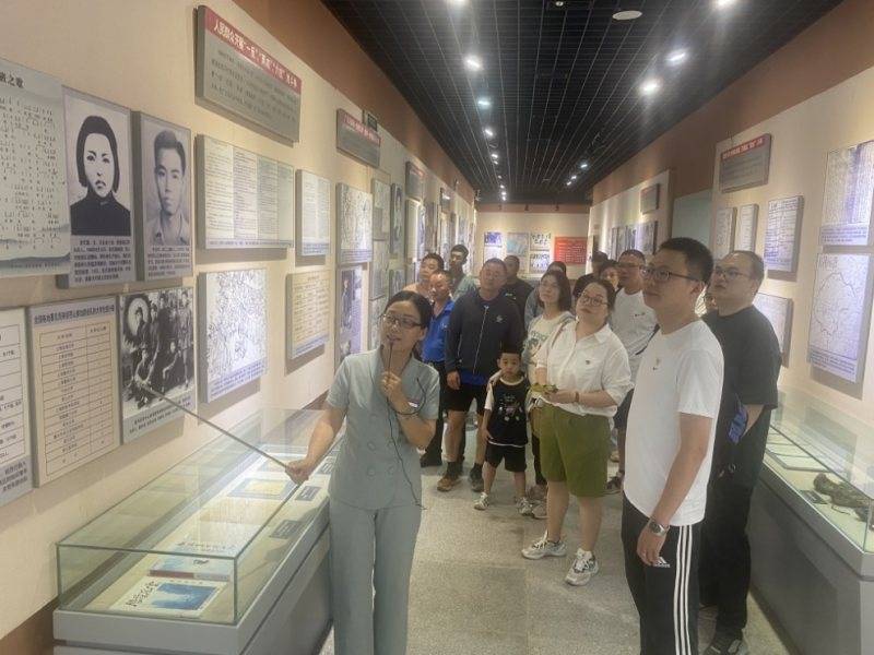 温州苍南支行党总支组织开展主题教育活动 (图2)