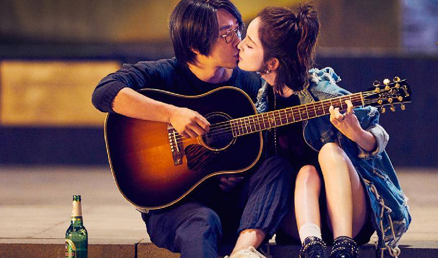 《缝纫机乐队》拍摄时大鹏滥用职权,给娜扎加吻戏,乔杉表示无奈_古力