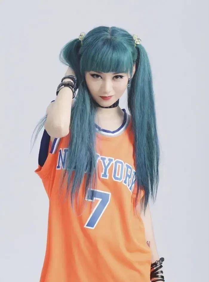 《唐人街探案2》由陈思诚监制,总编剧,导演:王天伟,于非.