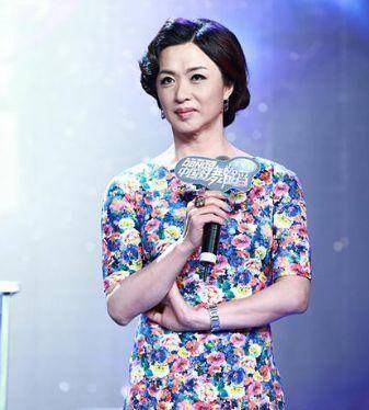 51岁金星男性特征愈加明显,汉斯也傻眼_变性_药物_身体