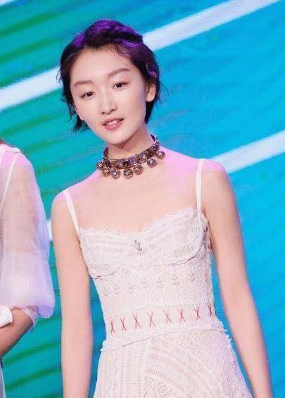 吴京替身可以假乱真,看到周冬雨替身才叫吓人网友:这是复制粘贴