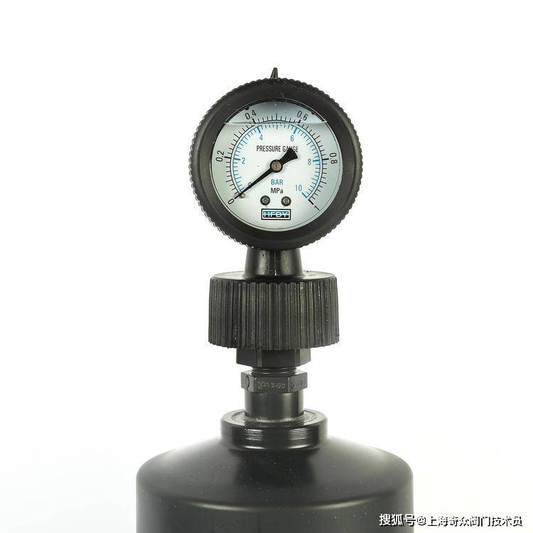 pvc脉冲阻尼器空气式 dn25螺纹连接压力等级pn10