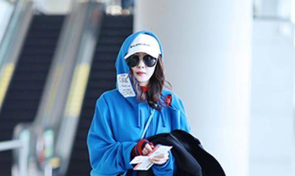 杨幂时尚穿搭美出天际教你如何穿出好品味_黑色_大衣_卫衣