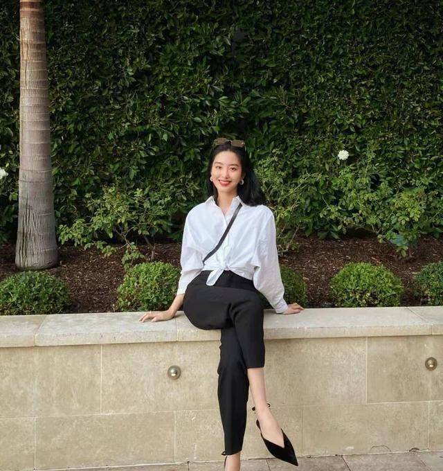 杨采钰青春芳华气质不减,穿衣有眼光选择有品味,颜值在线_时尚_的设计