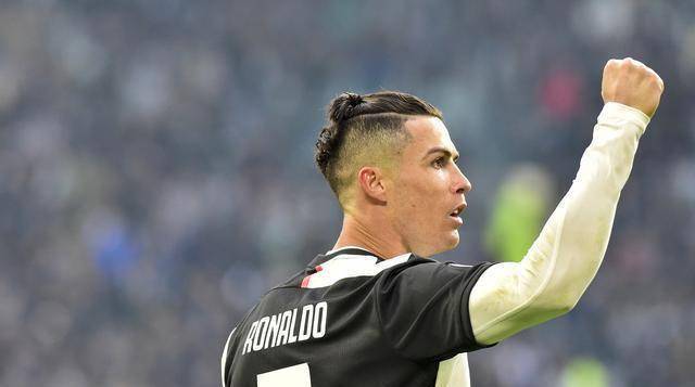 尤文打算续约c罗到他39岁!并准备买9号前锋,辅佐或者接班他!